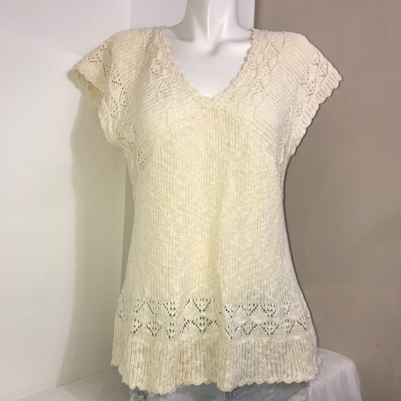Axcess Liz Claiborne Cream V-Neck Cap Sleeve Top - Picture 2 of 7